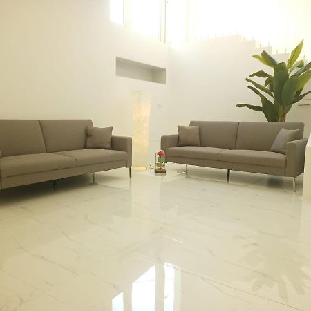 Elegant Basement Suite Orosei Luaran gambar
