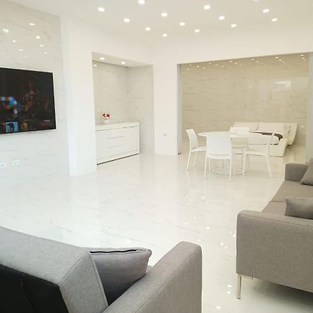 Elegant Basement Suite Orosei Luaran gambar