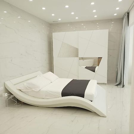 Elegant Basement Suite Orosei Luaran gambar