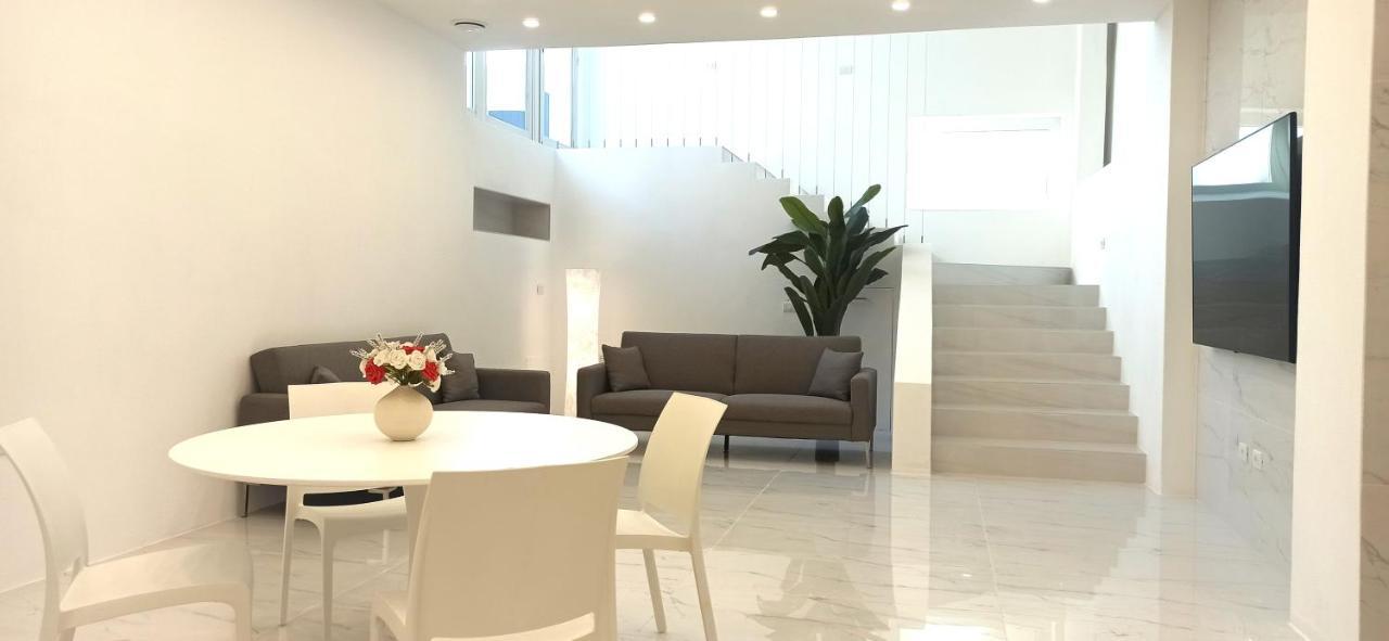 Elegant Basement Suite Orosei Luaran gambar