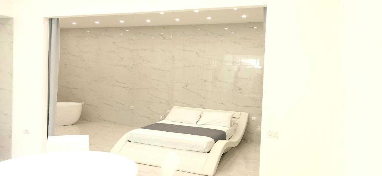 Elegant Basement Suite Orosei Luaran gambar