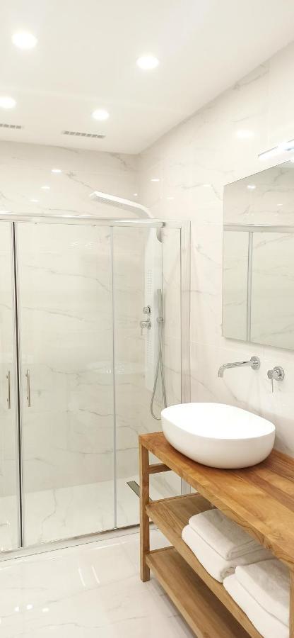 Elegant Basement Suite Orosei Luaran gambar