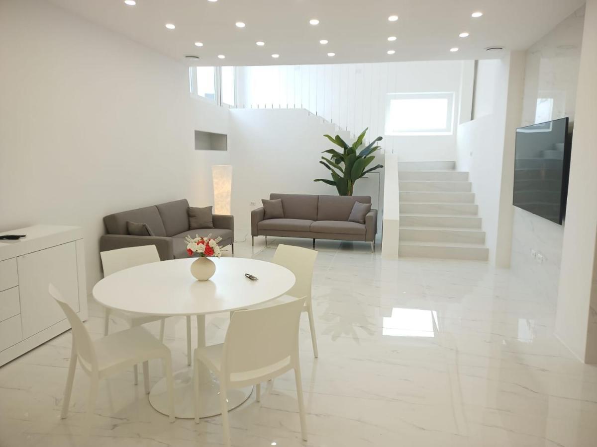 Elegant Basement Suite Orosei Luaran gambar