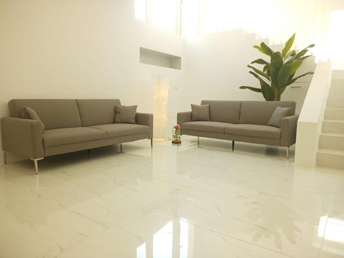 Elegant Basement Suite Orosei Luaran gambar
