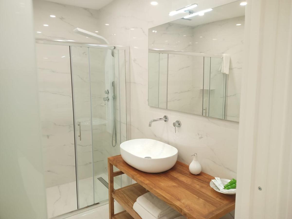 Elegant Basement Suite Orosei Luaran gambar