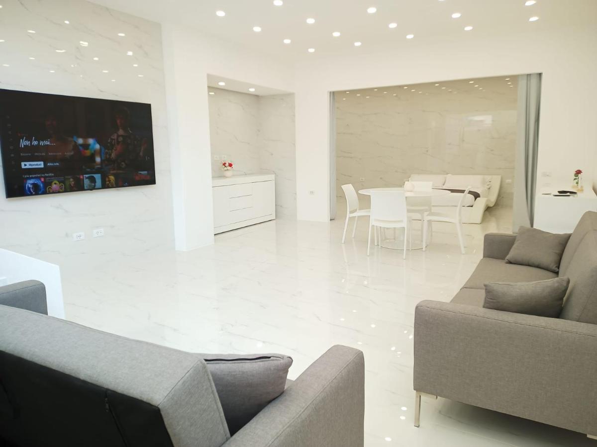 Elegant Basement Suite Orosei Luaran gambar