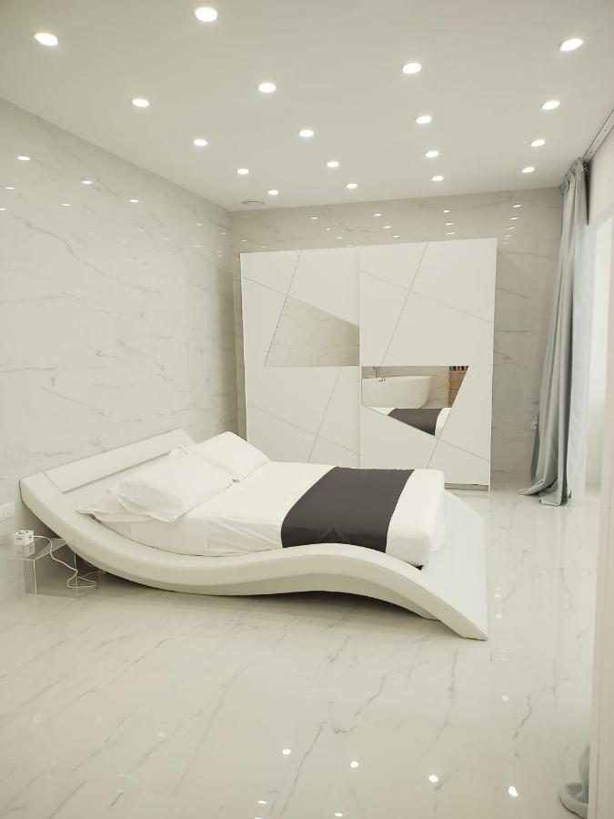 Elegant Basement Suite Orosei Luaran gambar