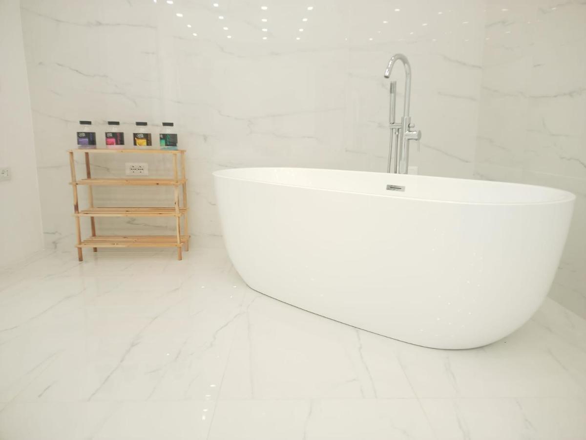 Elegant Basement Suite Orosei Luaran gambar