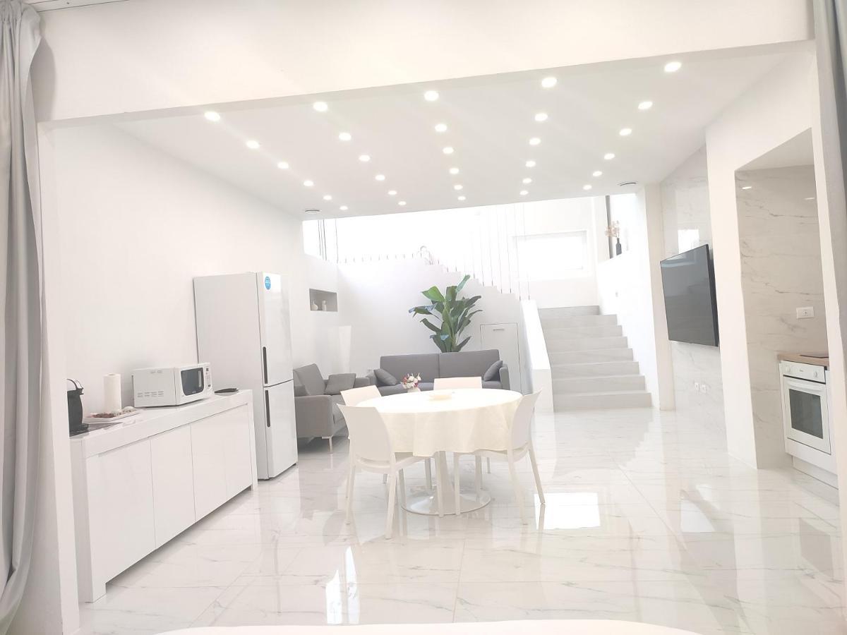 Elegant Basement Suite Orosei Luaran gambar