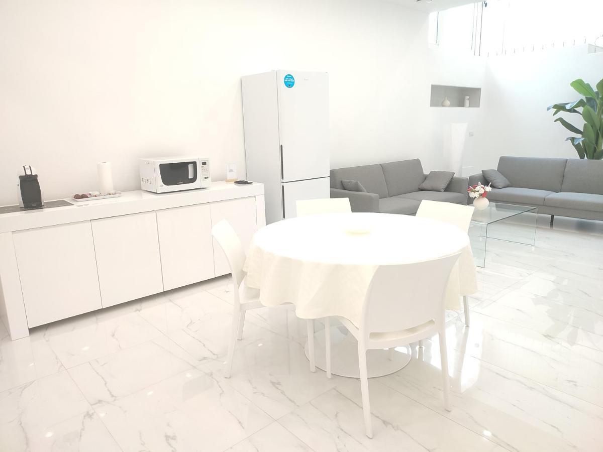 Elegant Basement Suite Orosei Luaran gambar
