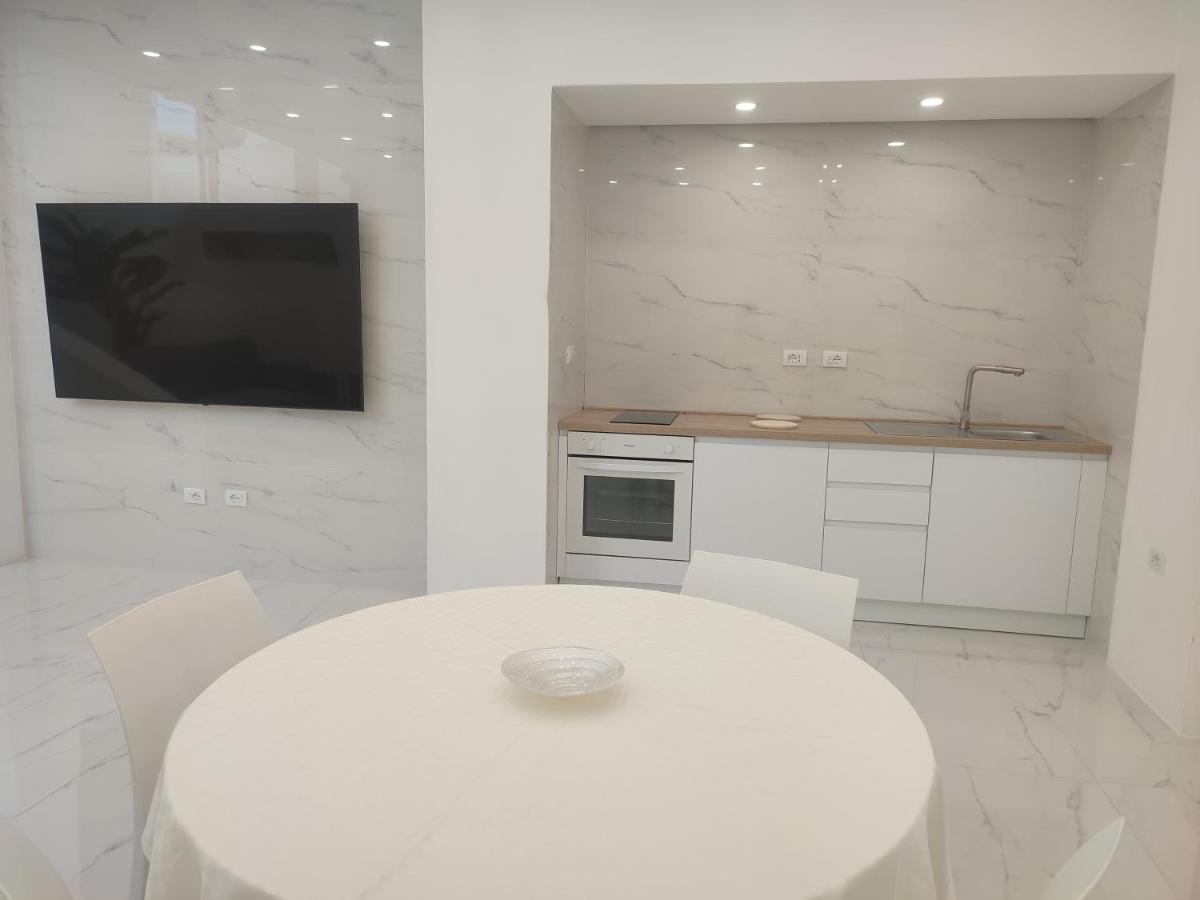Elegant Basement Suite Orosei Luaran gambar