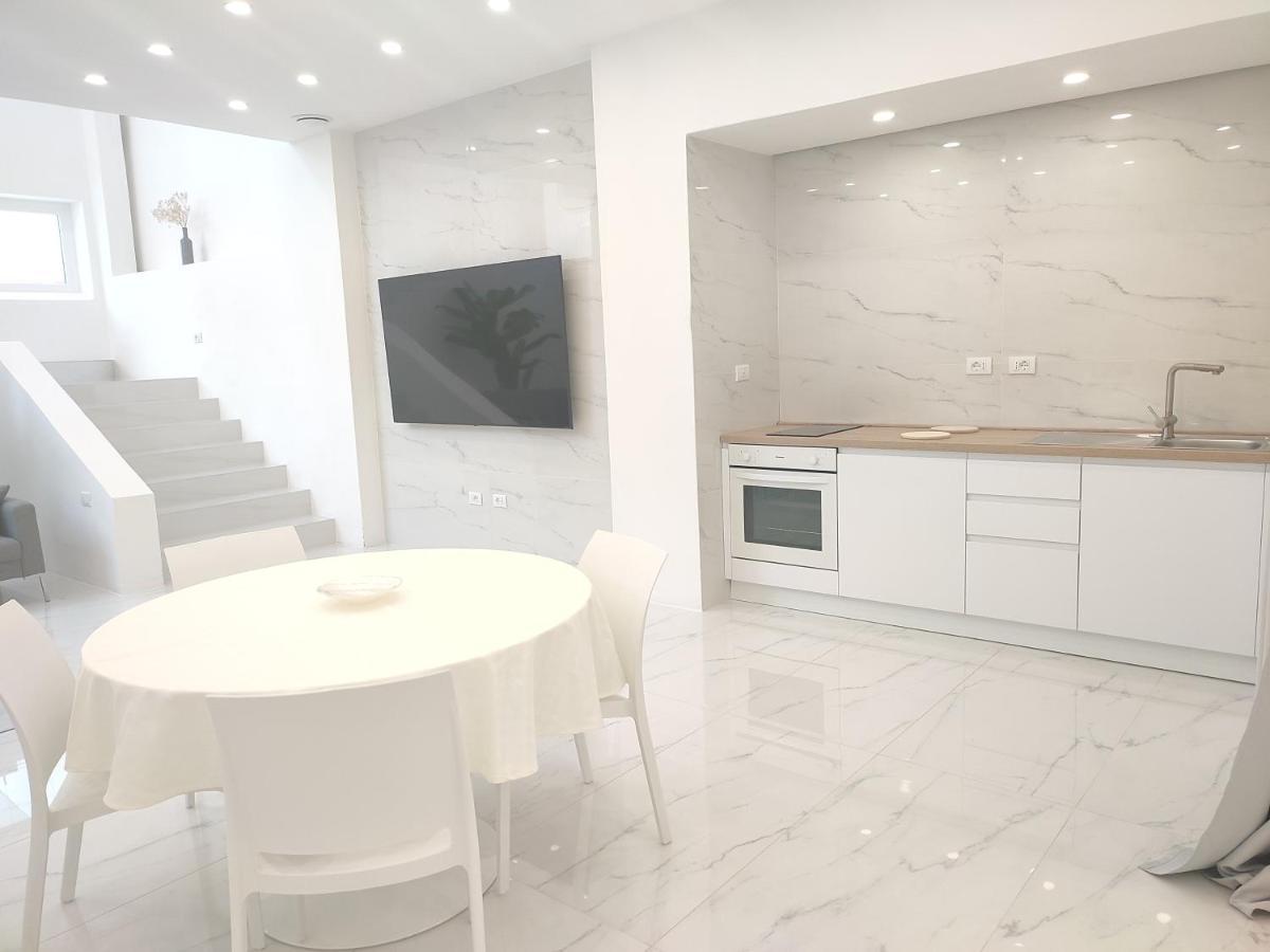 Elegant Basement Suite Orosei Luaran gambar