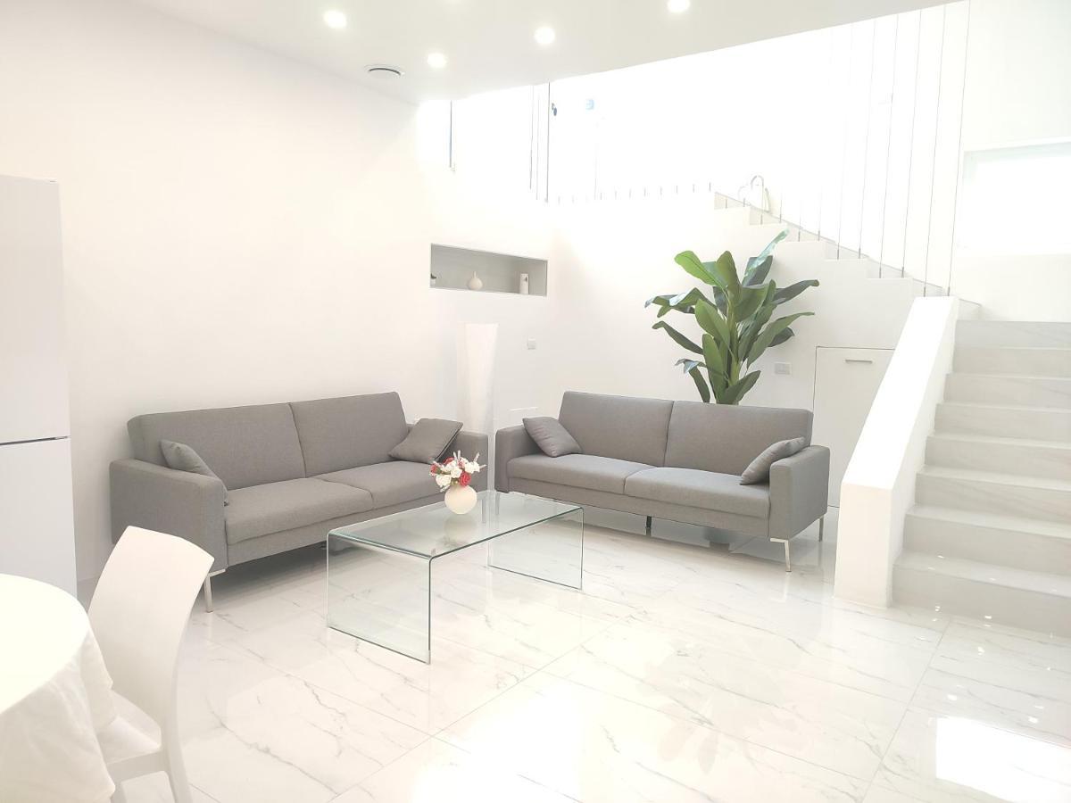 Elegant Basement Suite Orosei Luaran gambar